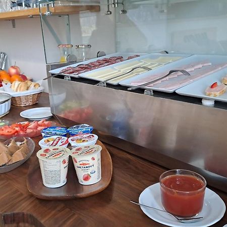 Bed & Breakfast Hugo Plesivec Екстериор снимка