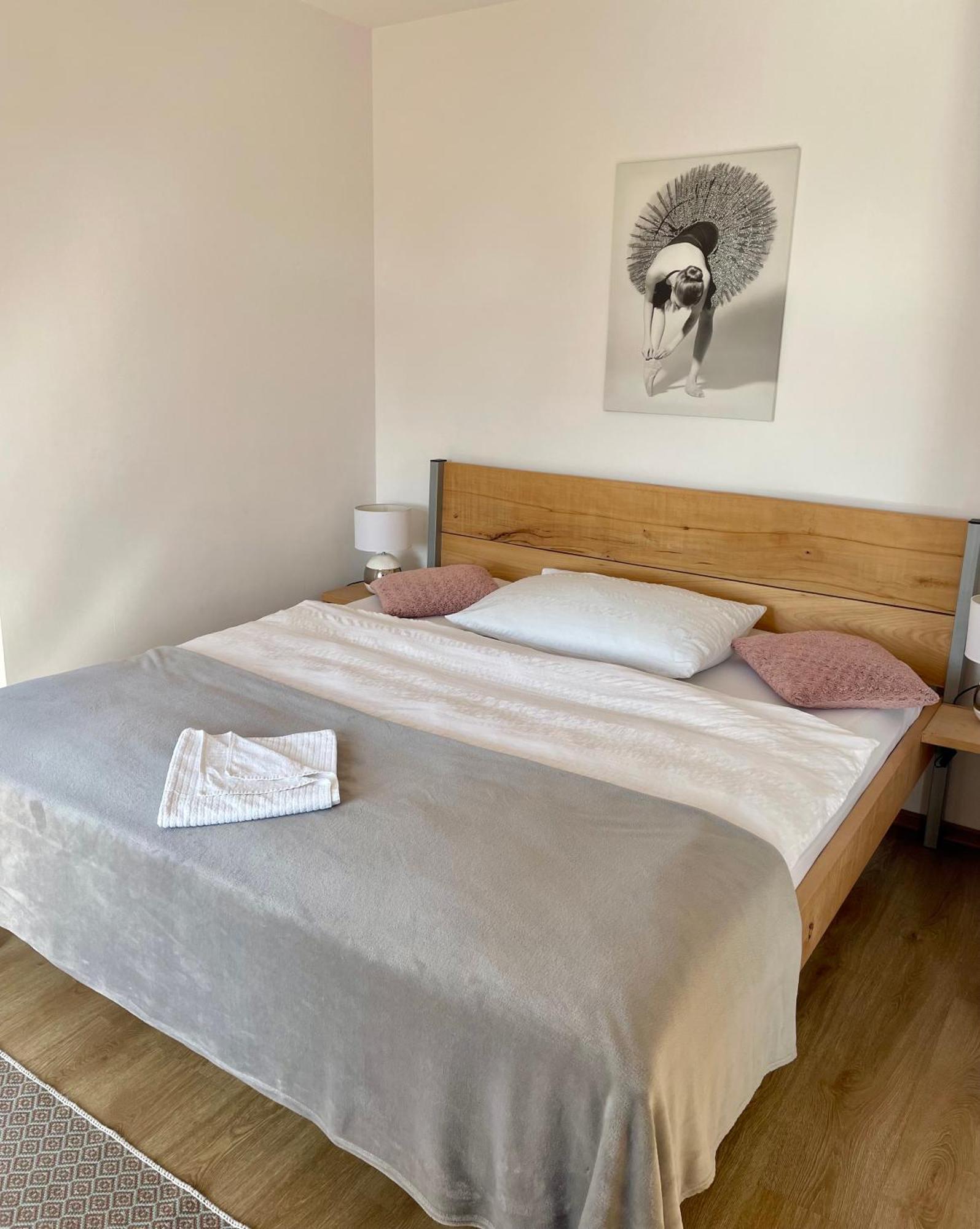 Bed & Breakfast Hugo Plesivec Екстериор снимка
